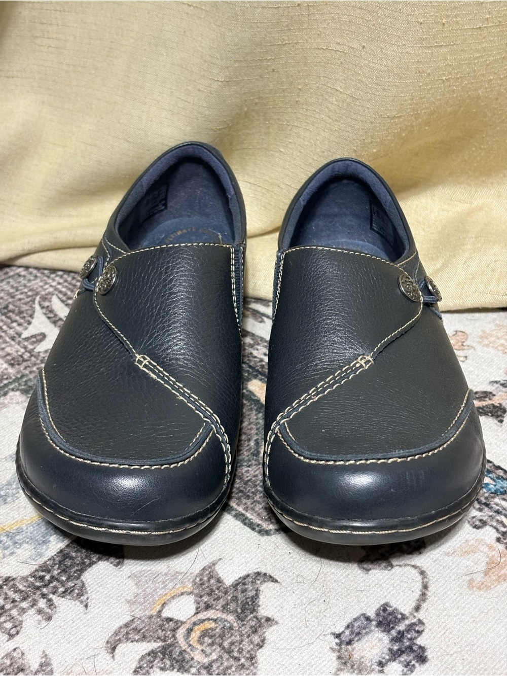 Clarks Women's Black Slip-On Casual Loafers with Contrast Stitching